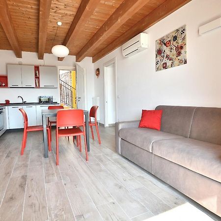 Red Apartment In Marciaga Di Costermano Kültér fotó