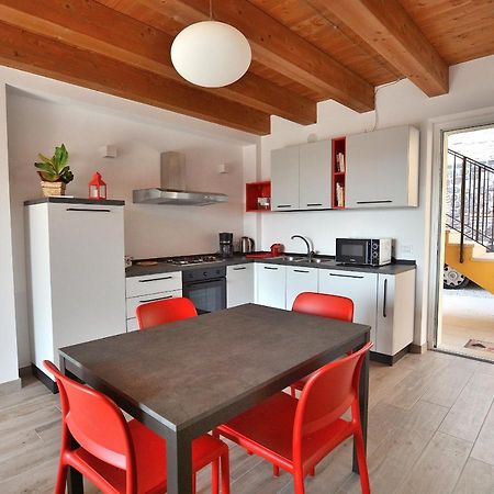 Red Apartment In Marciaga Di Costermano Kültér fotó