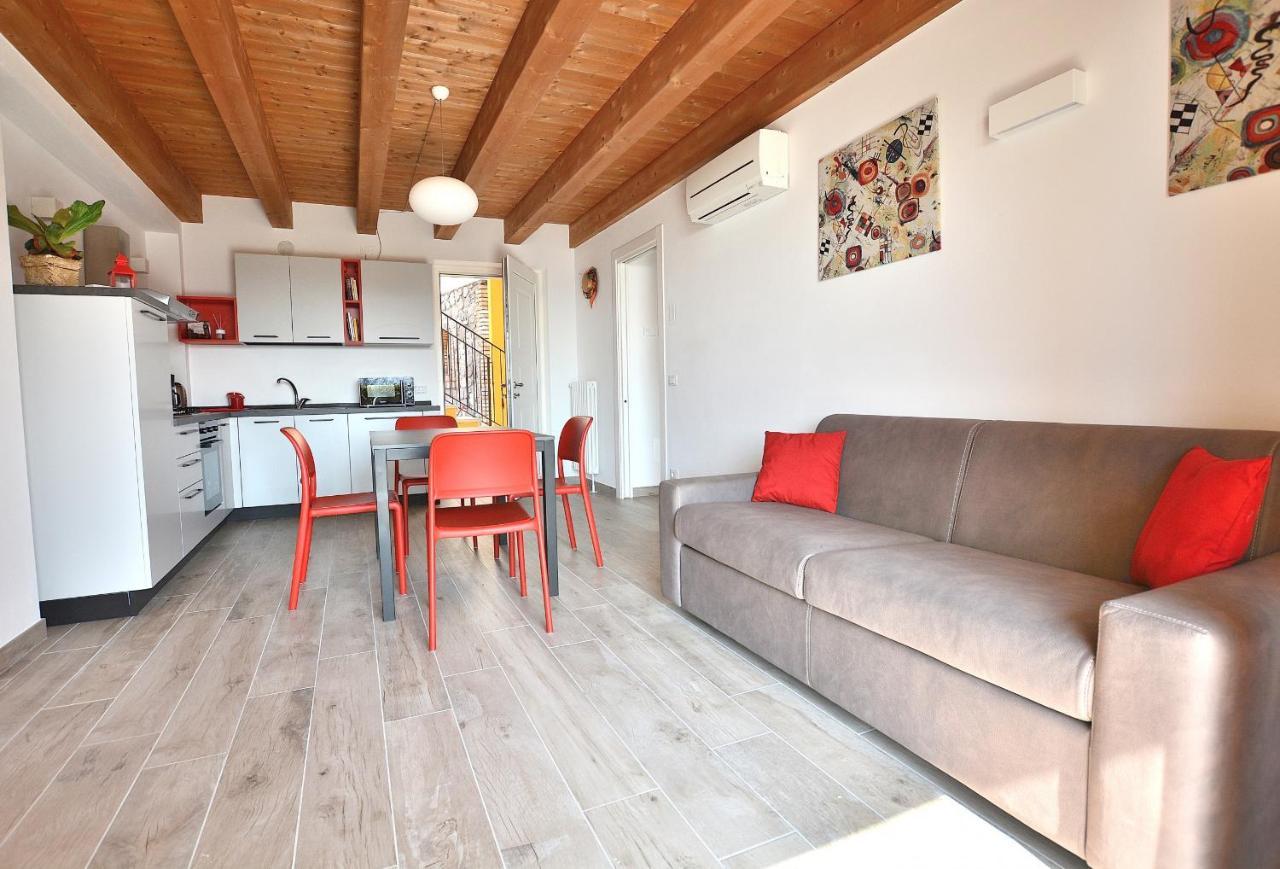 Red Apartment In Marciaga Di Costermano Kültér fotó