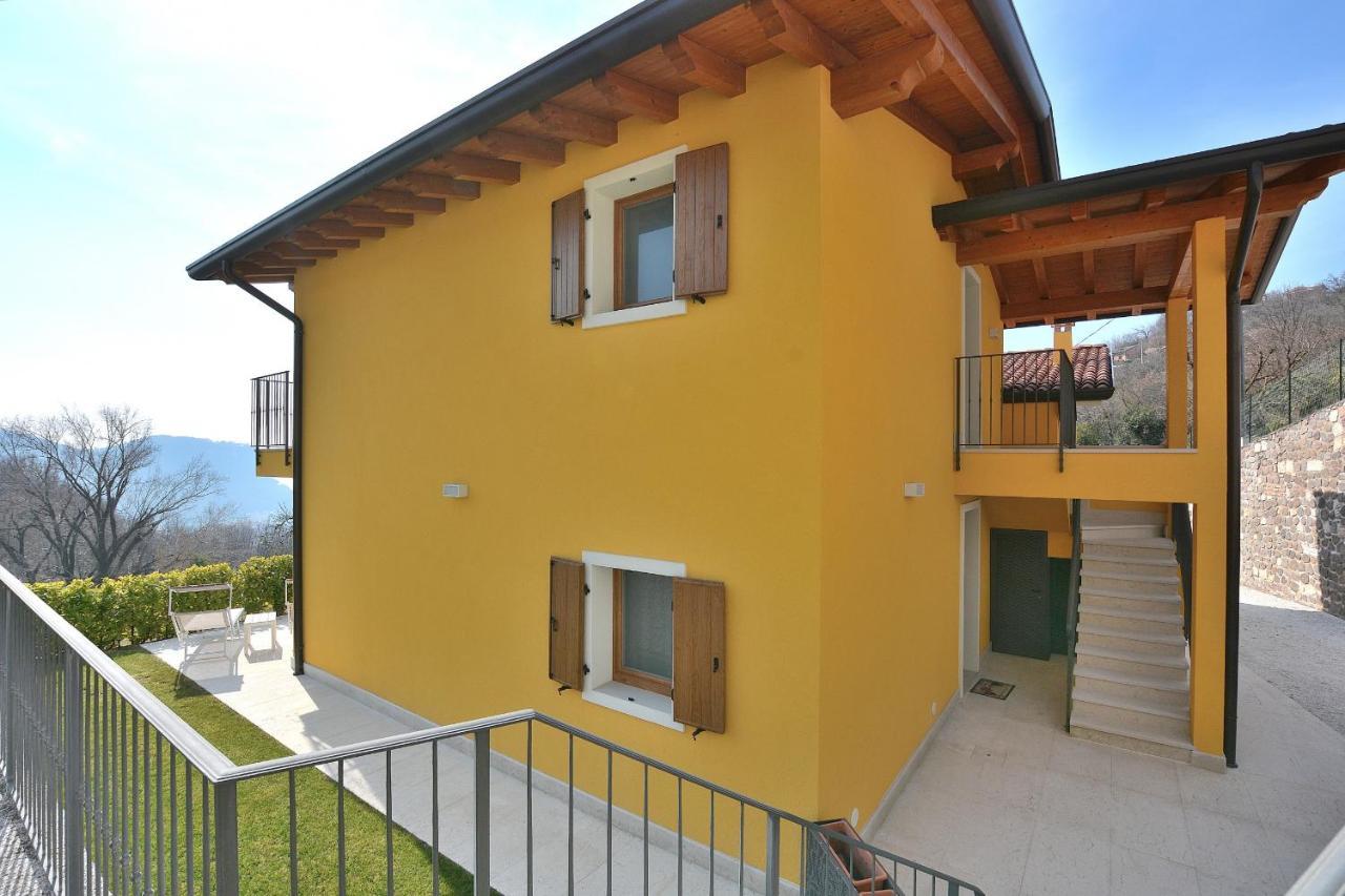 Red Apartment In Marciaga Di Costermano Kültér fotó