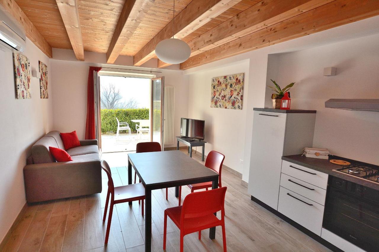 Red Apartment In Marciaga Di Costermano Kültér fotó