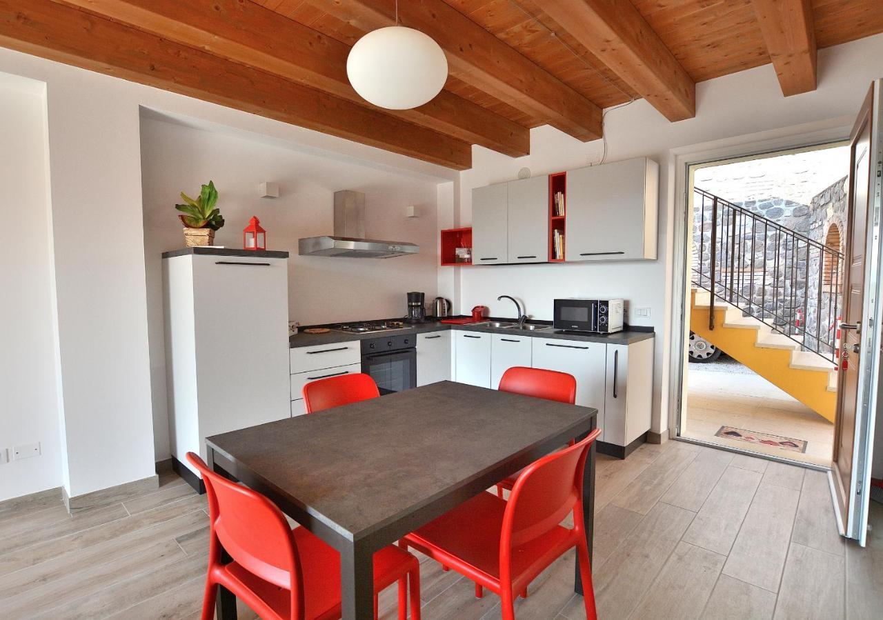 Red Apartment In Marciaga Di Costermano Kültér fotó