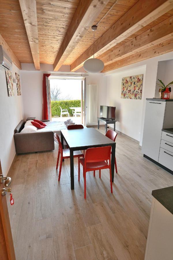 Red Apartment In Marciaga Di Costermano Kültér fotó