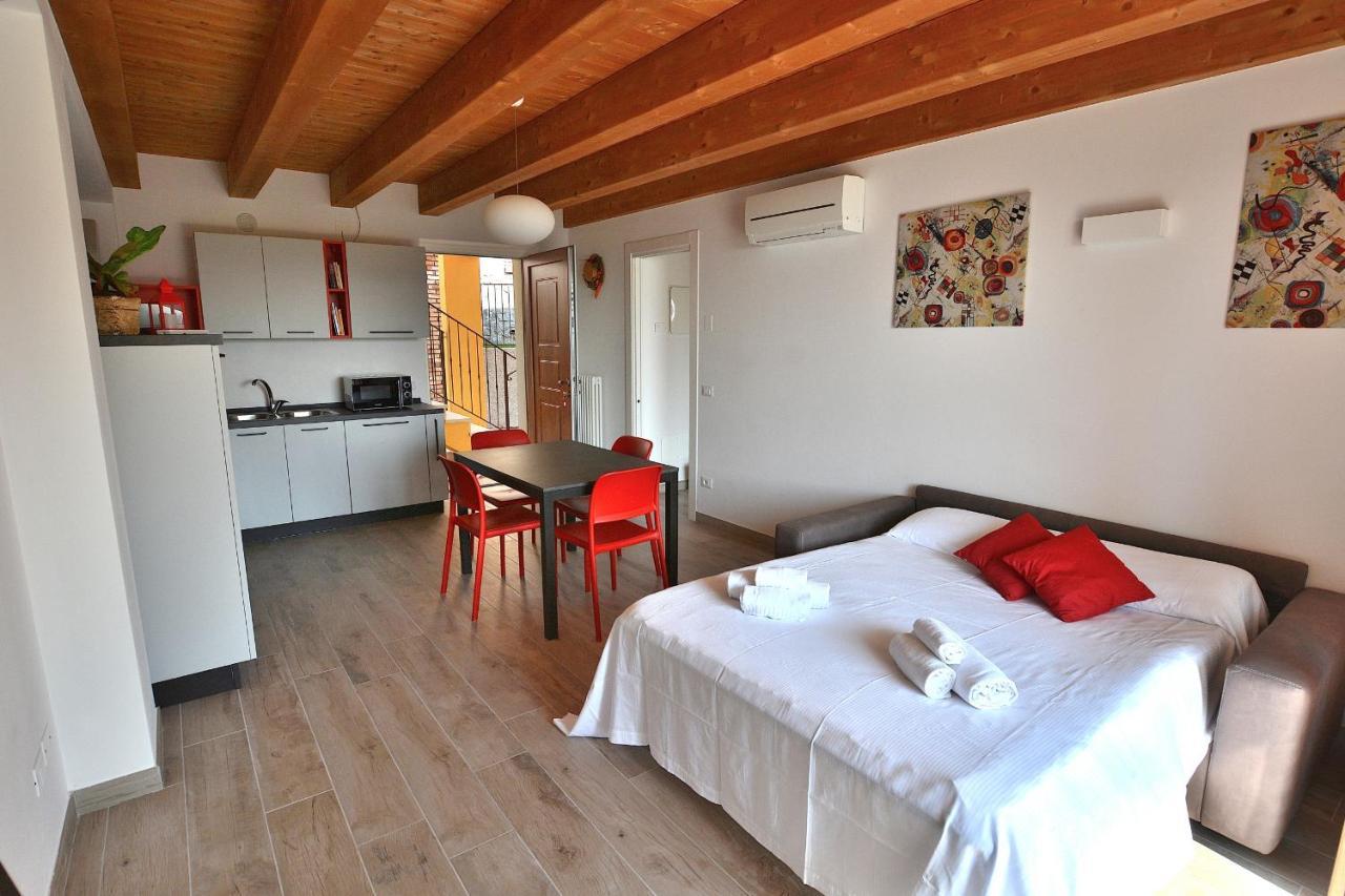 Red Apartment In Marciaga Di Costermano Kültér fotó